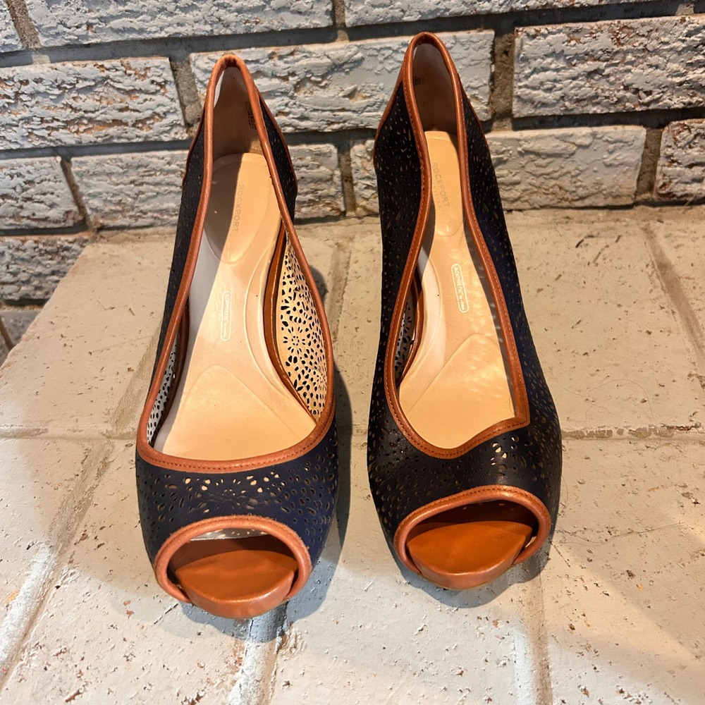 Rockport Seven to 7 Navy Cognac Leather Laser Cut Peep Toe Wedge Heels 10.5 W13